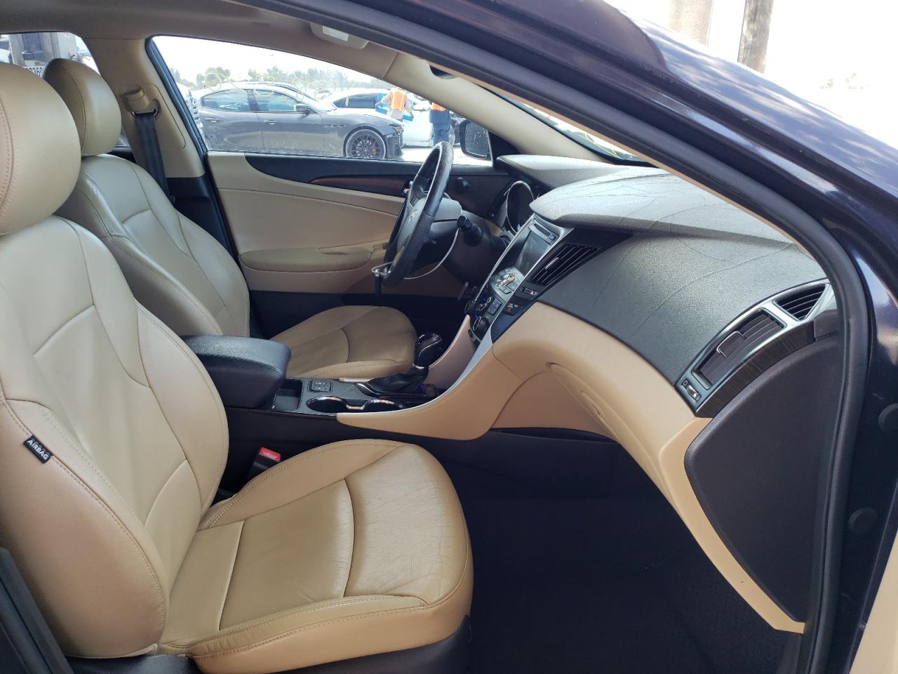 Photo 5 from auction – 2011 HYUNDAI SONATA SE with VIN 5NPEC4AC3BH188922