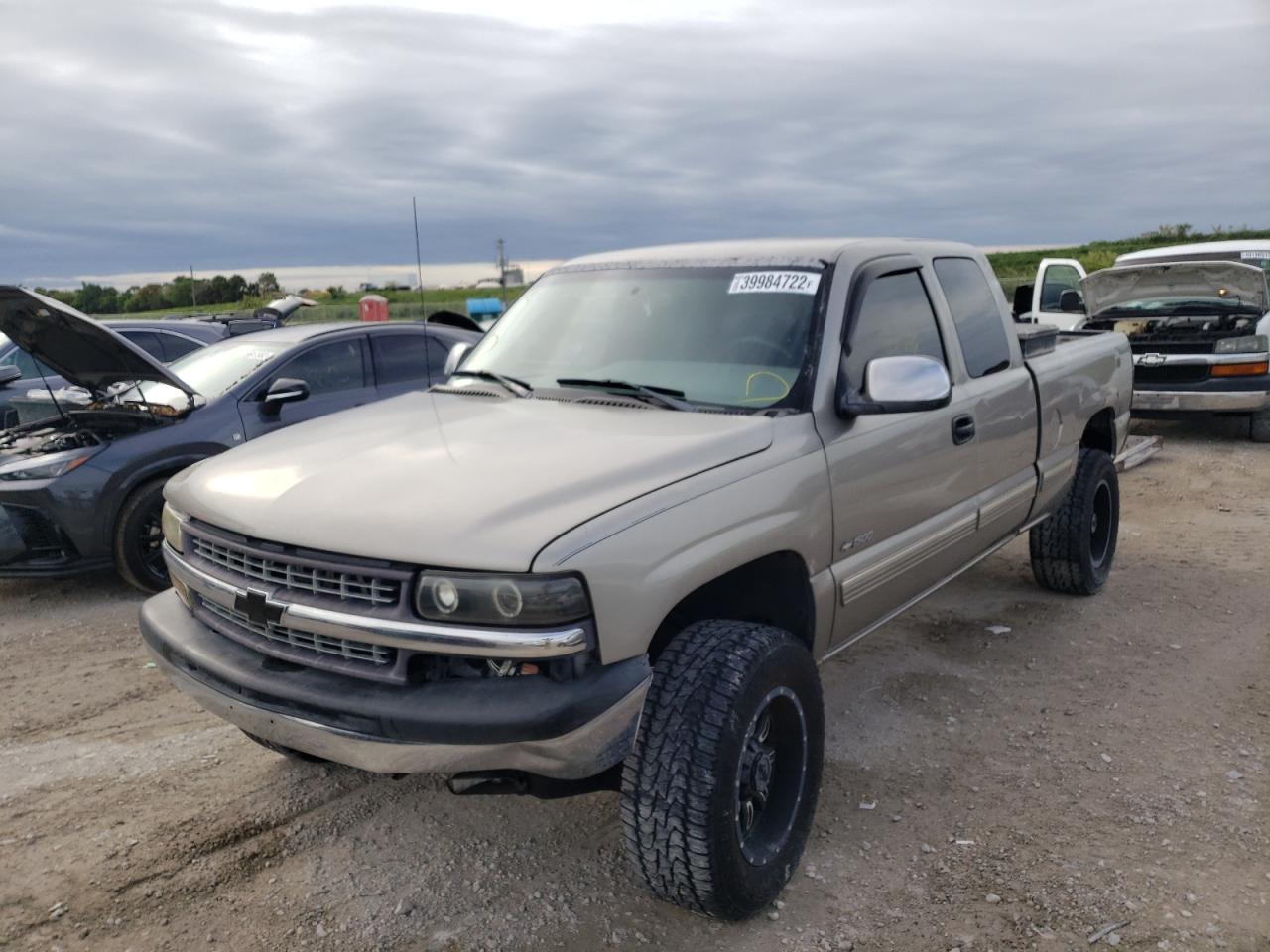 Photo 2 from auction – 2000 CHEVROLET SILVERADO with VIN 2GCEC19T5Y1129495