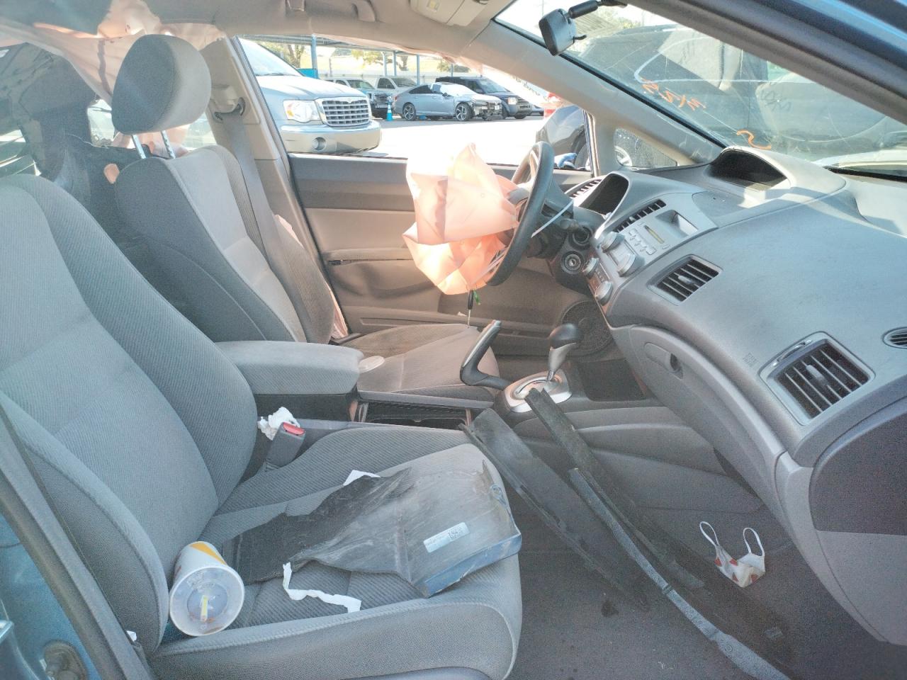 Photo 5 from auction – 2010 HONDA CIVIC LX with VIN 19XFA1F58AE076168
