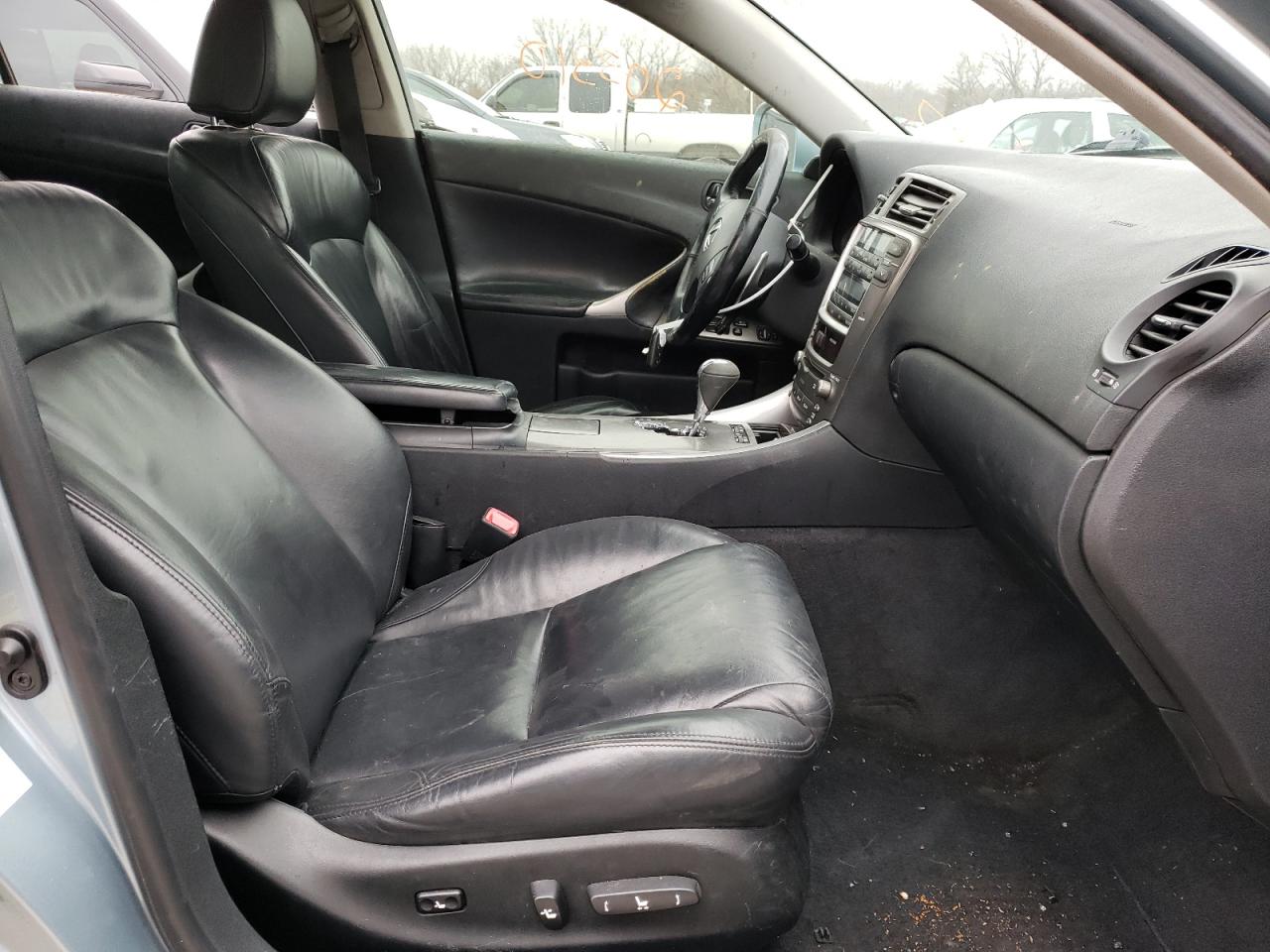 Photo 5 from auction – 2008 LEXUS IS 250 with VIN JTHCK262382023637