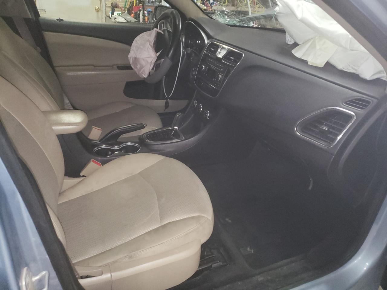 Photo 5 from auction – 2014 CHRYSLER 200 TOURIN with VIN 1C3CCBBB1EN192669