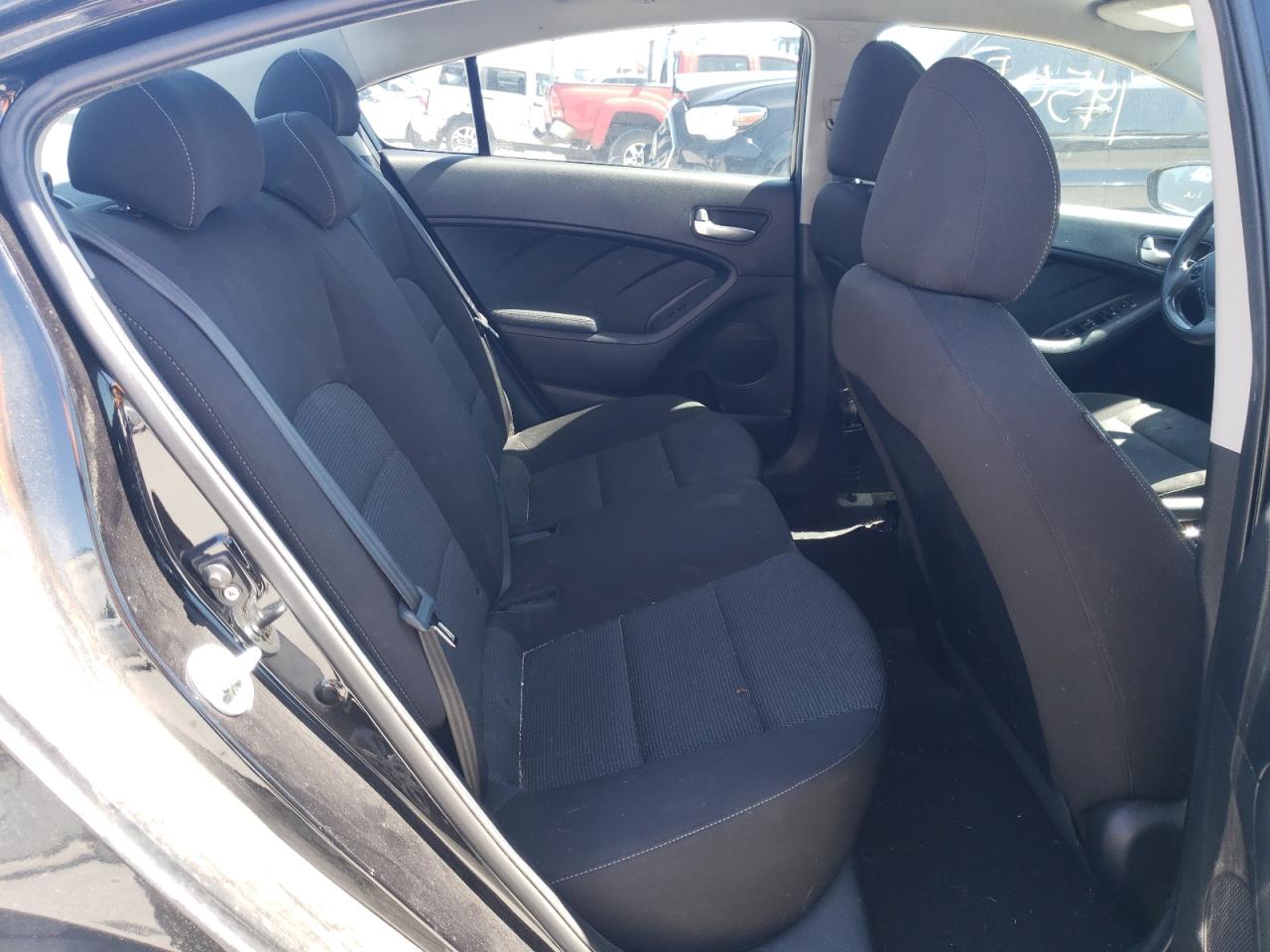 Photo 6 from auction – 2017 KIA FORTE LX with VIN 3KPFK4A77HE084909