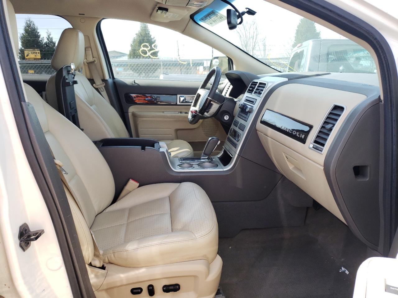 Photo 5 from auction – 2008 LINCOLN MKX with VIN 2LMDU88CX8BJ27853