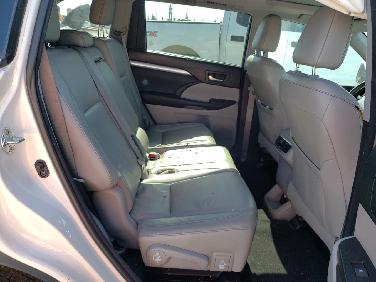 Zdjęcie 6 z aukcji – 2016 TOYOTA HIGHLANDER z VIN 5TDKKRFH2GS161834