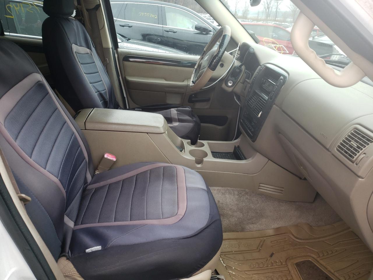 Photo 5 from auction – 2002 FORD EXPLORER L with VIN 1FMDU75E02ZB55645