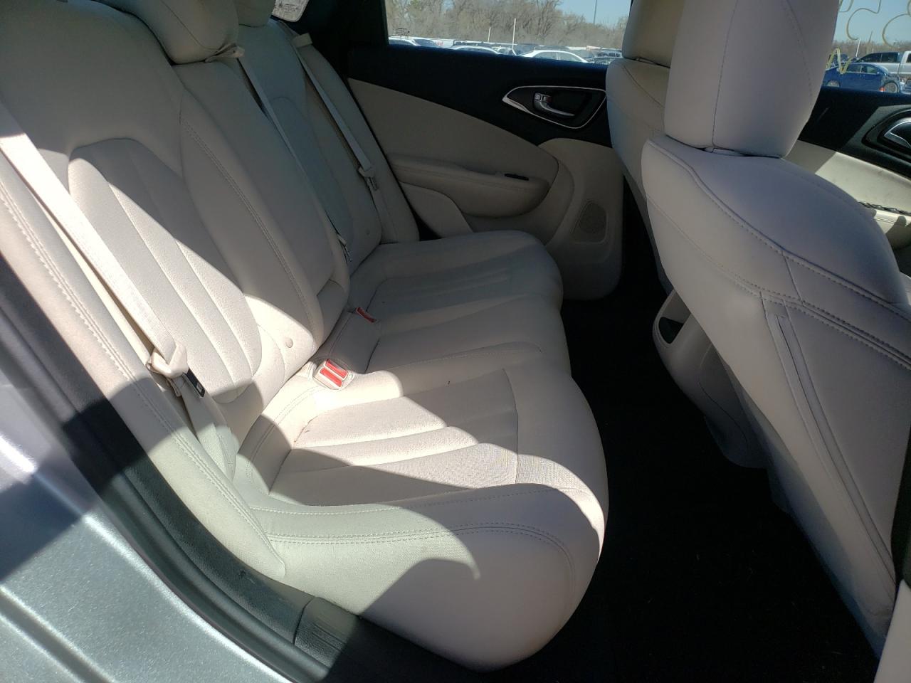 Photo 6 from auction – 2015 CHRYSLER 200 LIMITE with VIN 1C3CCCAG2FN759444