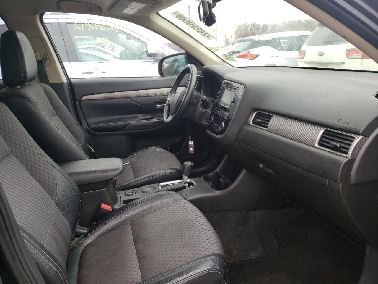 Photo 5 from auction – 2015 MITSUBISHI OUTLANDER with VIN JA4AD3A39FZ010592