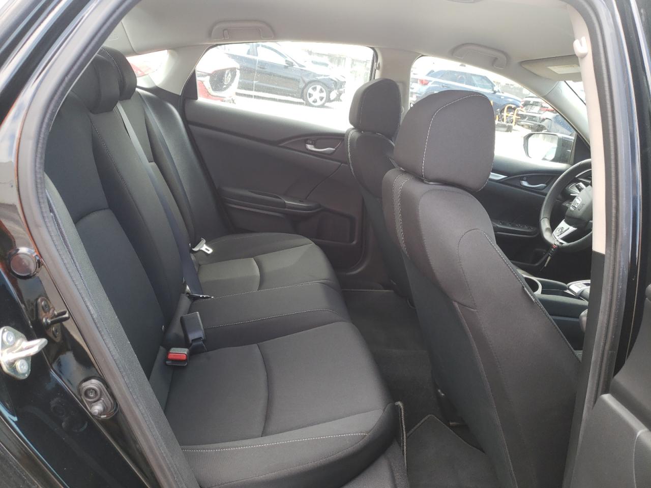 Photo 6 from auction – 2018 HONDA CIVIC LX with VIN 19XFC2F53JE021238