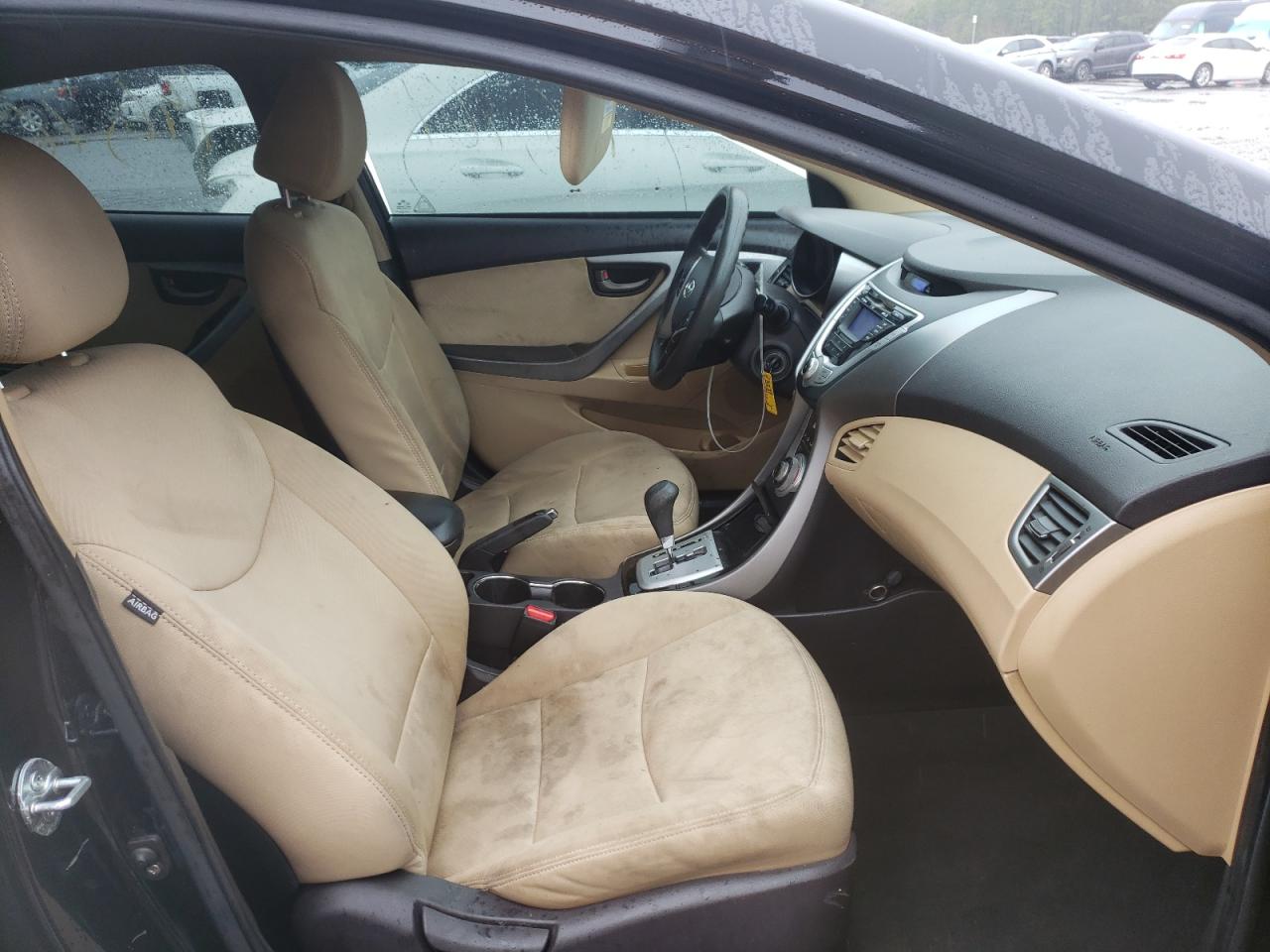 Photo 5 from auction – 2012 HYUNDAI ELANTRA GL with VIN 5NPDH4AE1CH077219