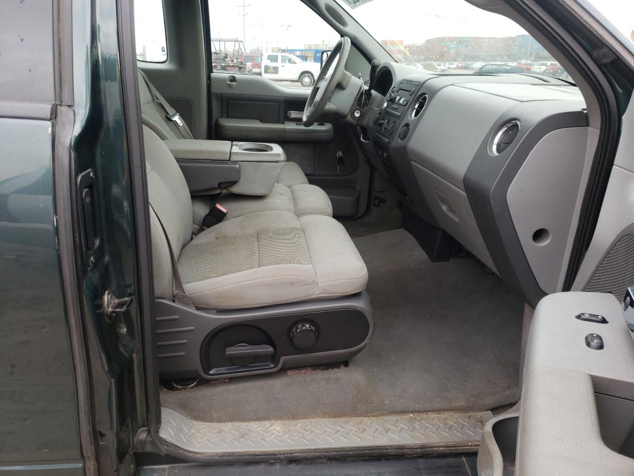 Photo 5 from auction – 2004 FORD F150 with VIN 1FTVF14554NB88202