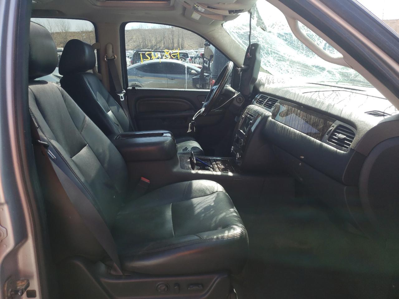 Photo 5 from auction – 2011 GMC YUKON DENA with VIN 1GKS2EEF3BR143184