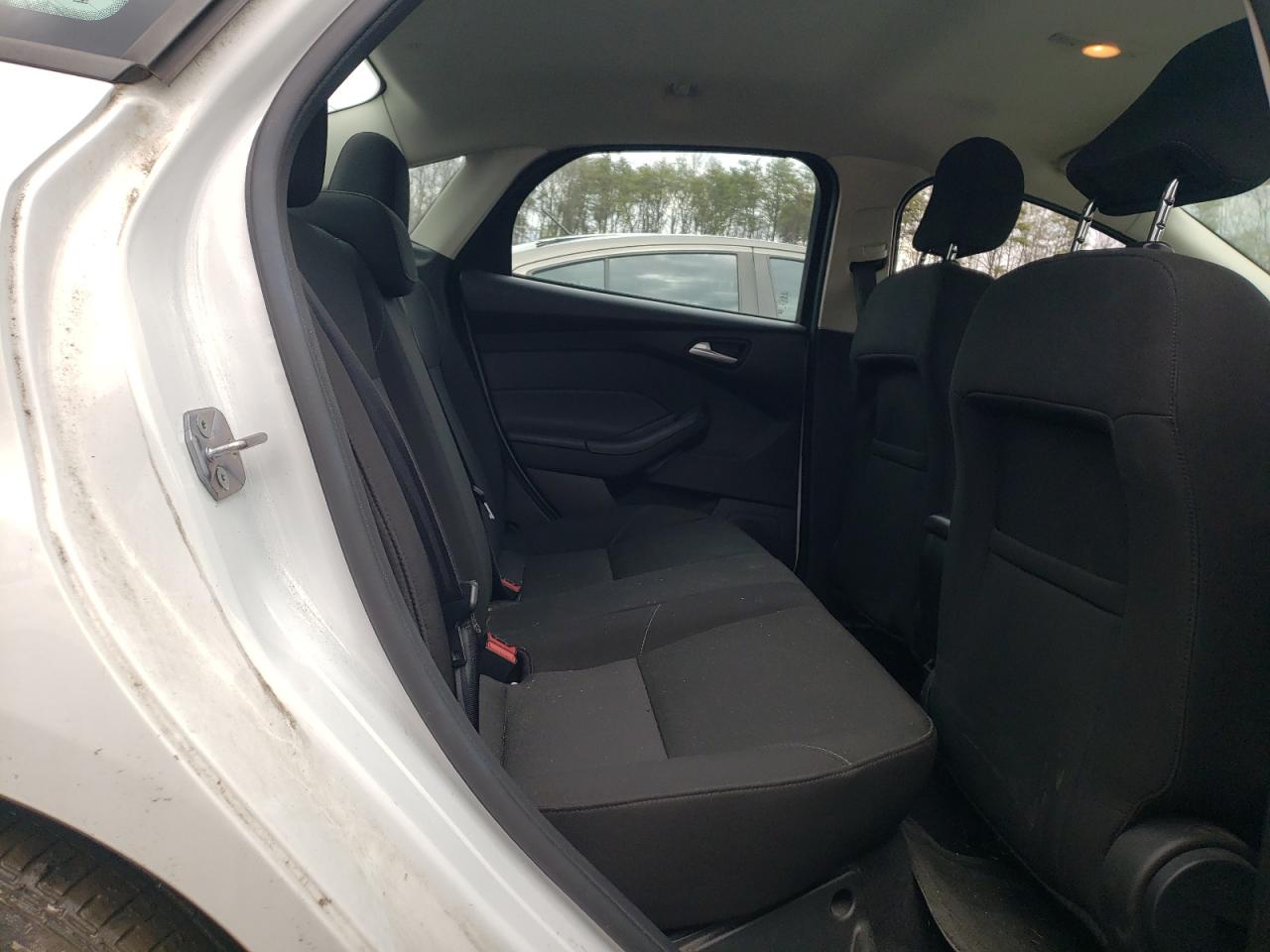 Photo 6 from auction – 2015 FORD FOCUS SE with VIN 1FADP3F29FL253063