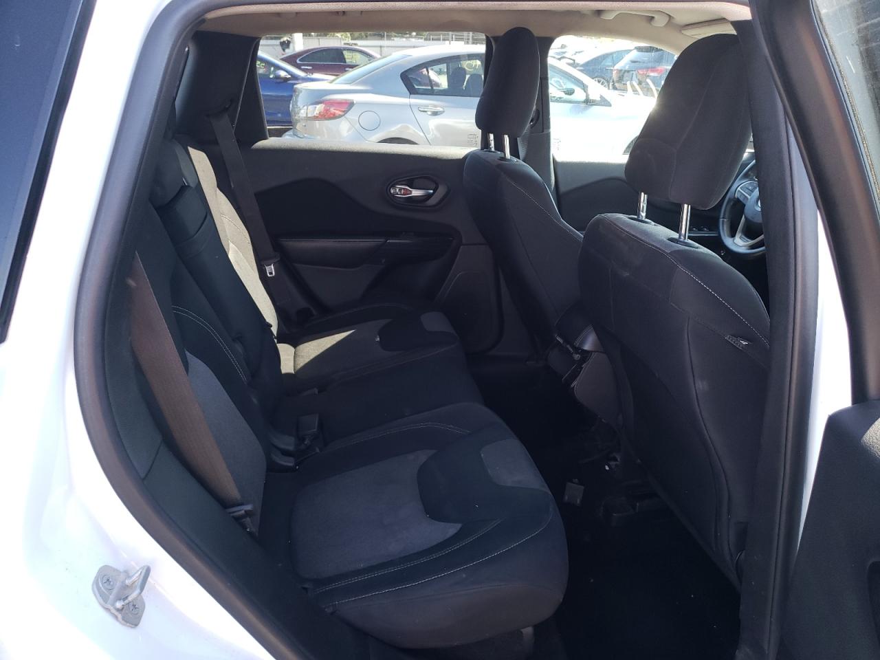 Photo 6 from auction – 2014 JEEP CHEROKEE L with VIN 1C4PJLCB0EW131721