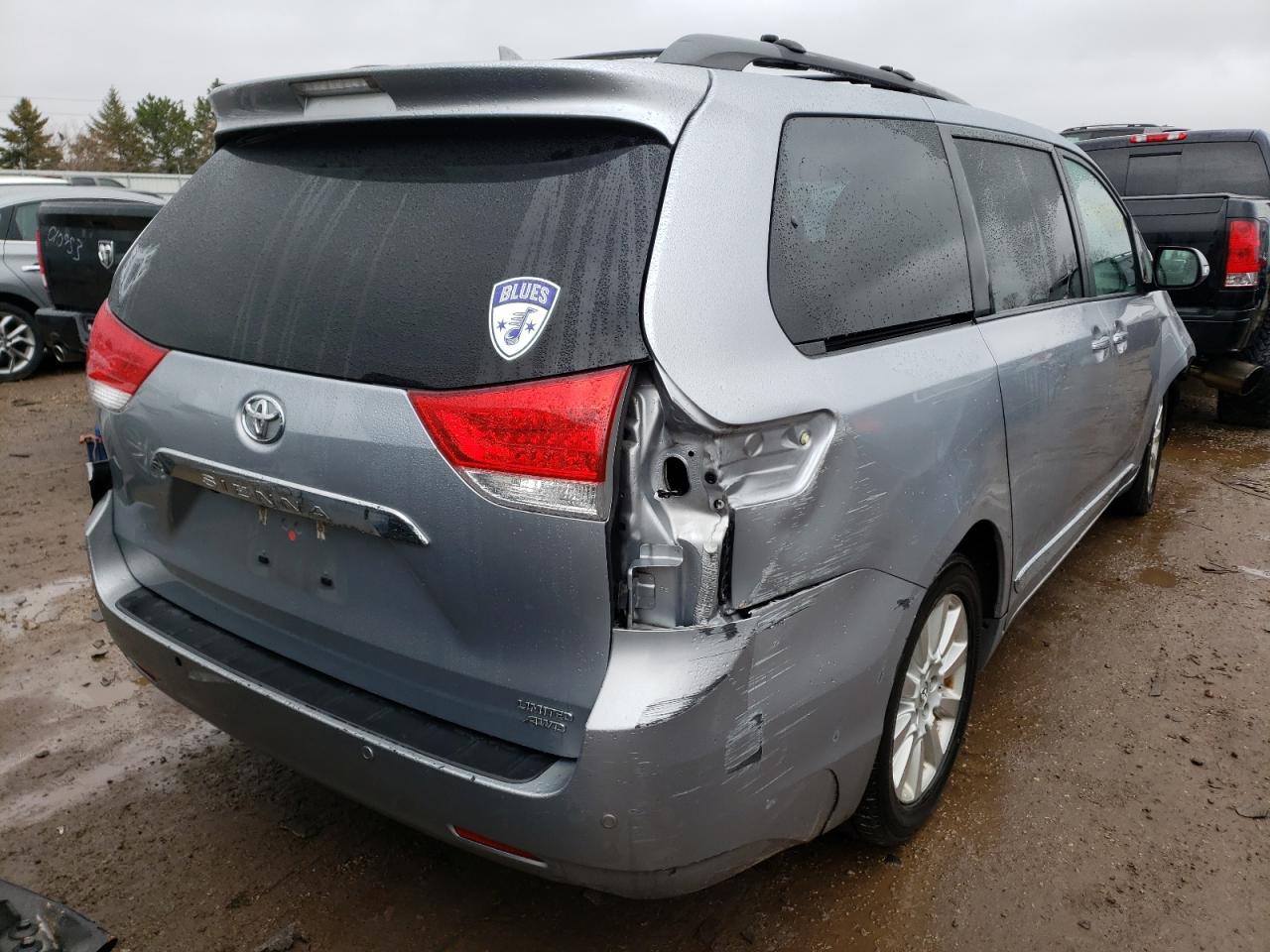 Photo 4 from auction – 2014 TOYOTA SIENNA XLE with VIN 5TDDK3DC2ES082867