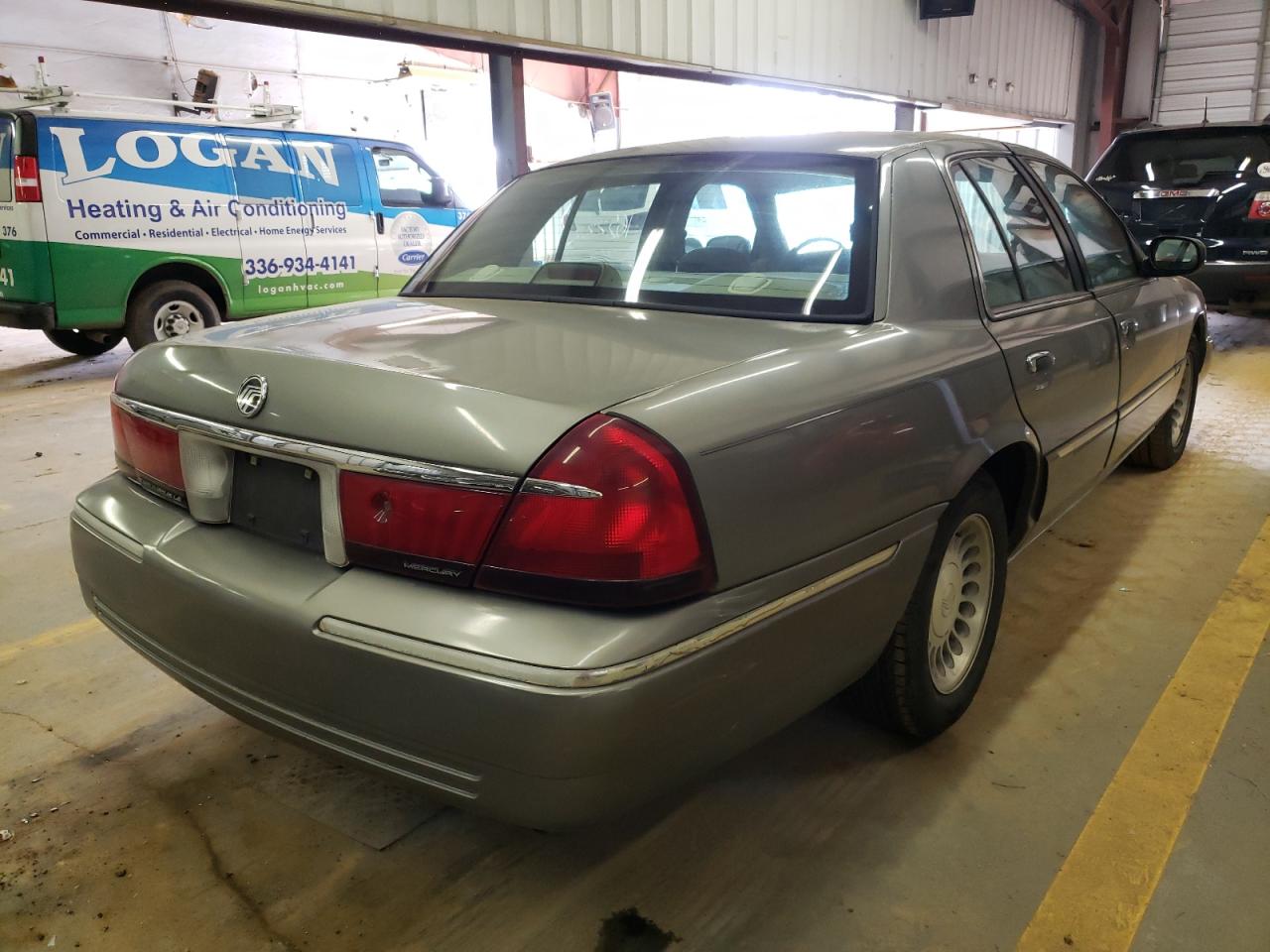 Photo 4 from auction – 2001 MERCURY GRAND MARQ with VIN 2MEFM75W41X608836