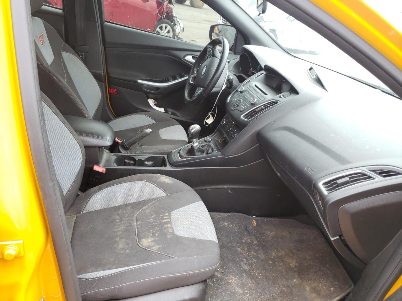 Photo 5 from auction – 2016 FORD FOCUS ST with VIN 1FADP3L95GL220371