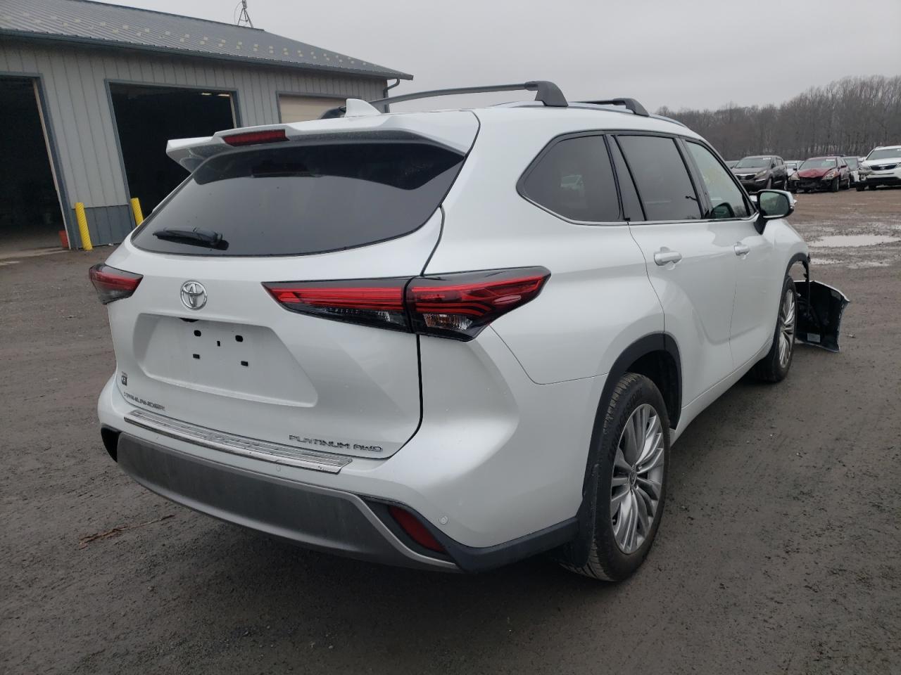 Photo 4 from auction – 2022 TOYOTA HIGHLANDER with VIN 5TDFZRBH4NS198416