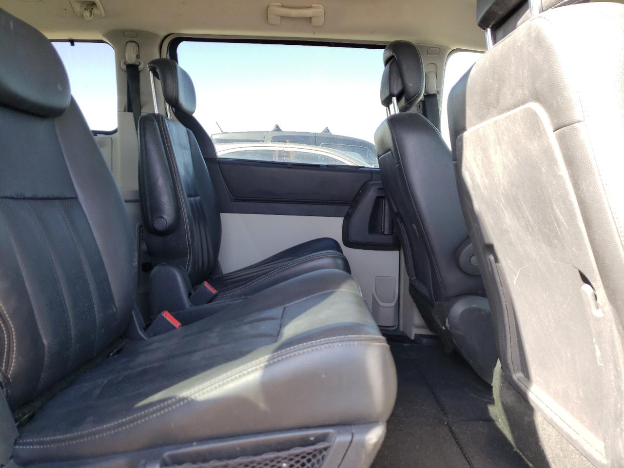 Photo 6 from auction – 2010 CHRYSLER TOWN & COU with VIN 2A4RR8DX9AR480866