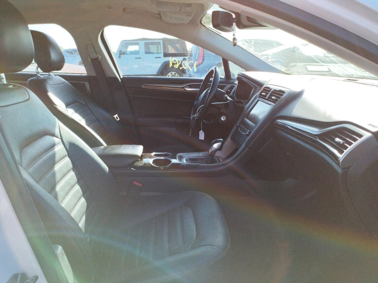 Photo 5 from auction – 2013 FORD FUSION SE with VIN 3FA6P0LU8DR303821