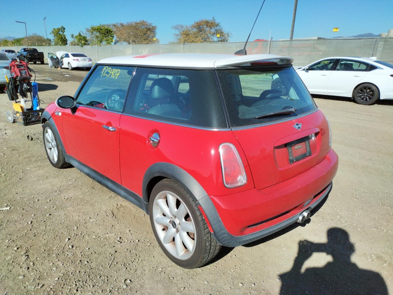 Photo 3 from auction – 2006 MINI COOPER S with VIN WMWRE33586TL22911