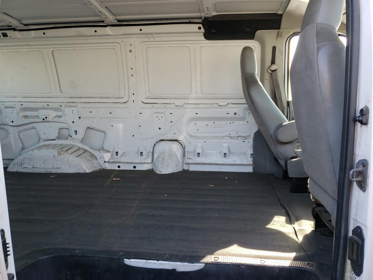 Photo 6 from auction – 2012 FORD ECONOLINE with VIN 1FTNE1EW5CDA37830