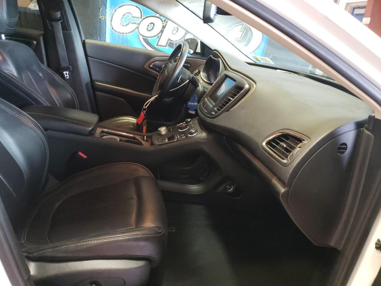 Photo 5 from auction – 2015 CHRYSLER 200 C with VIN 1C3CCCEG7FN610487