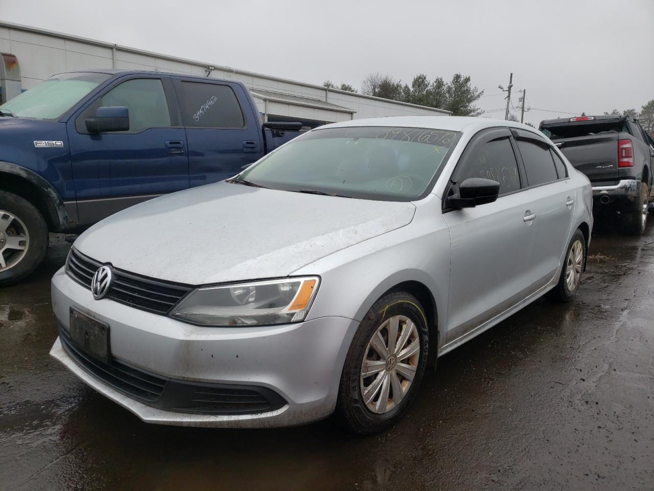 Photo 2 from auction – 2014 VOLKSWAGEN JETTA BASE with VIN 3VW2K7AJ2EM230255