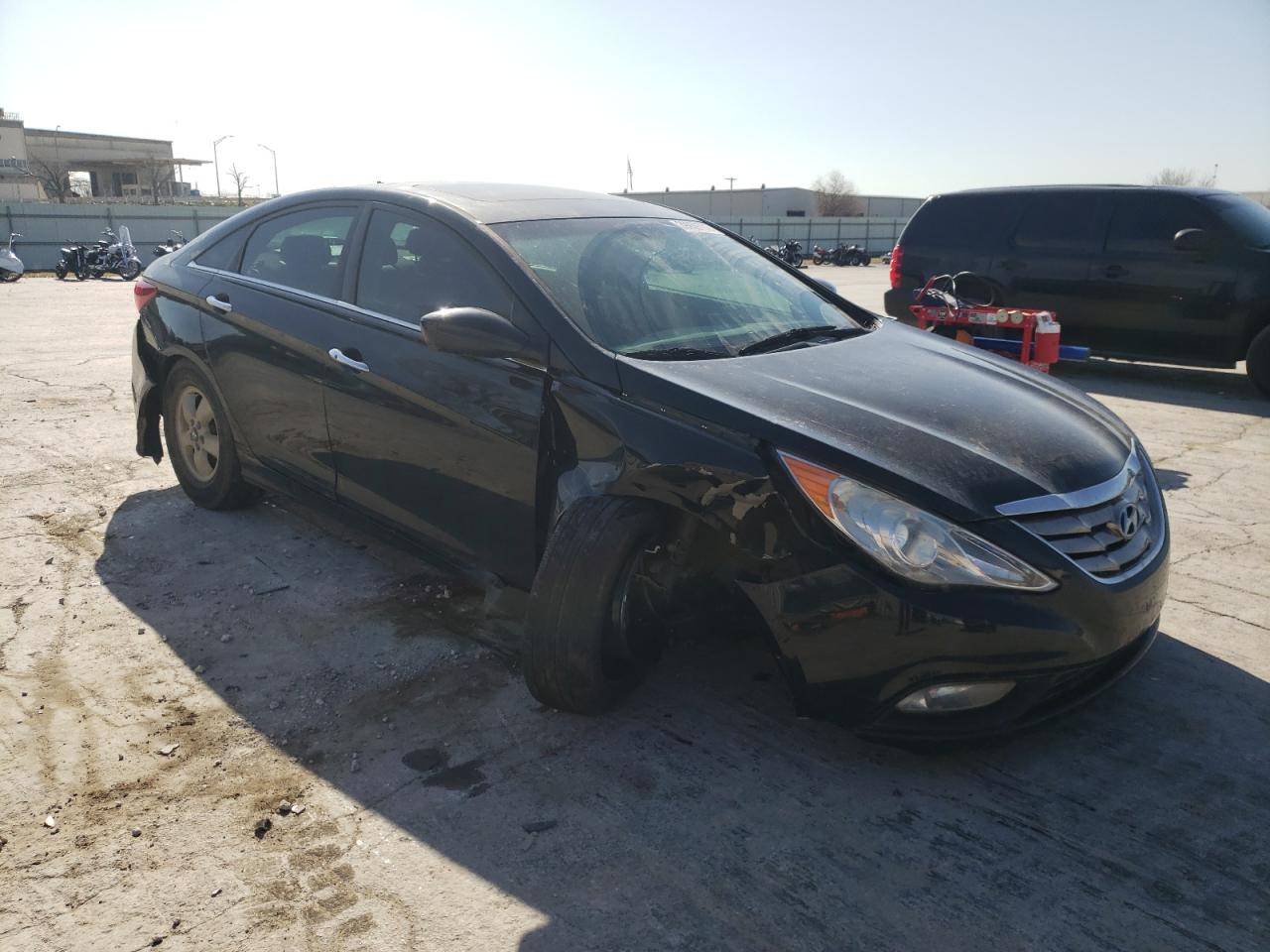 HYUNDAI SONATA SE 2013 with VIN 5NPEC4AC2DH807738 - Photo from auction