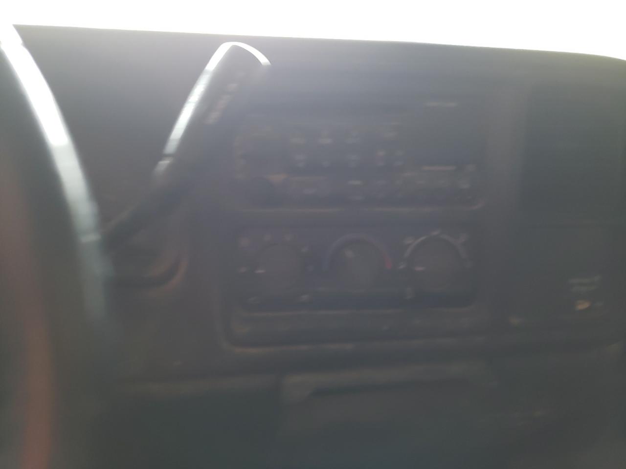 Photo 10 from auction – 2002 CHEVROLET SILVERADO with VIN 2GCEC19V121341710
