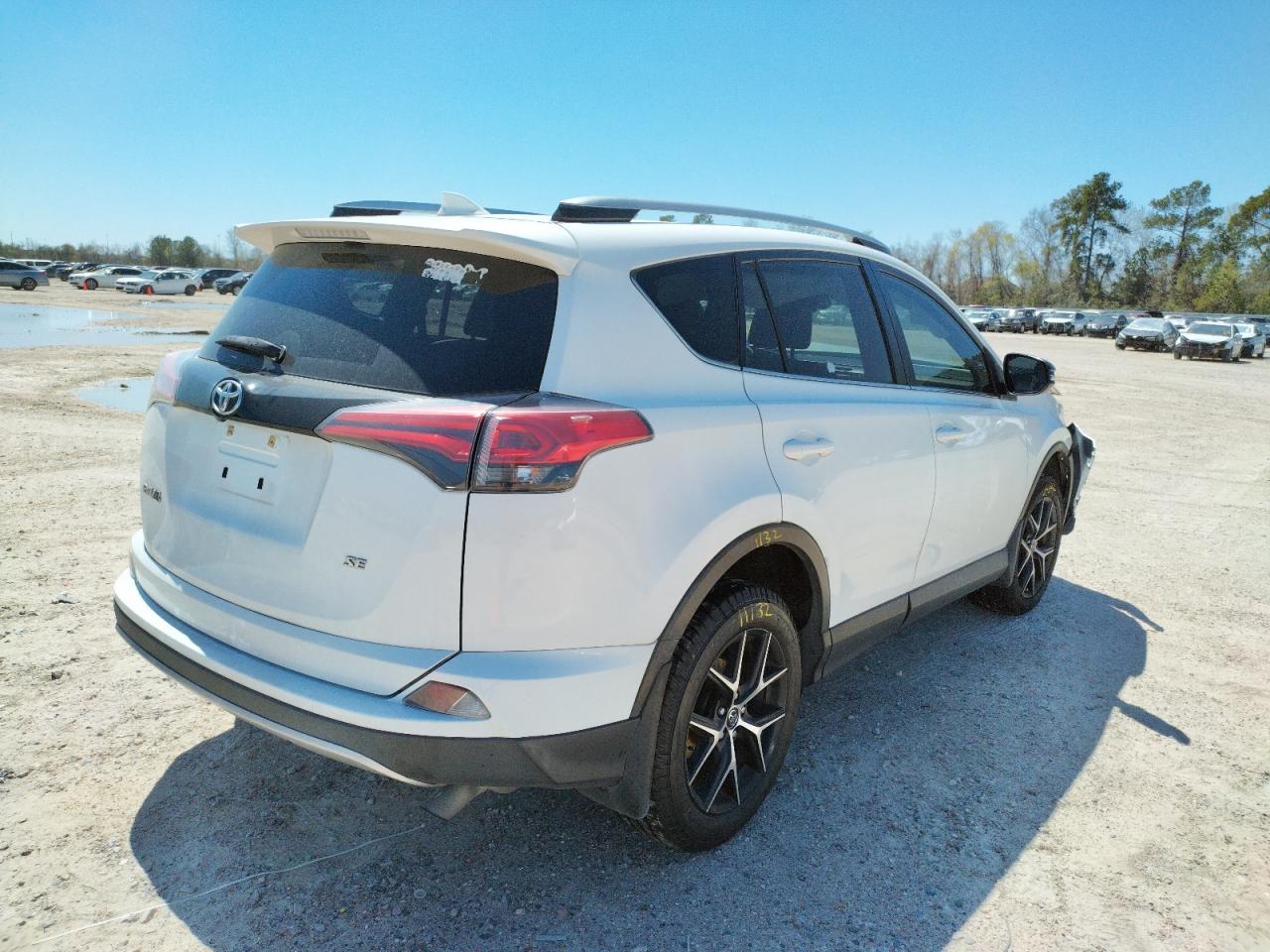 Photo 4 from auction – 2018 TOYOTA RAV4 SE with VIN JTMNFREV6JD110011