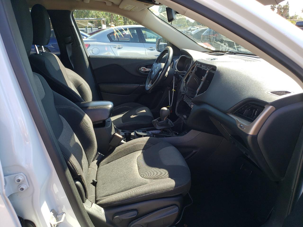 Photo 5 from auction – 2014 JEEP CHEROKEE L with VIN 1C4PJLCB0EW131721
