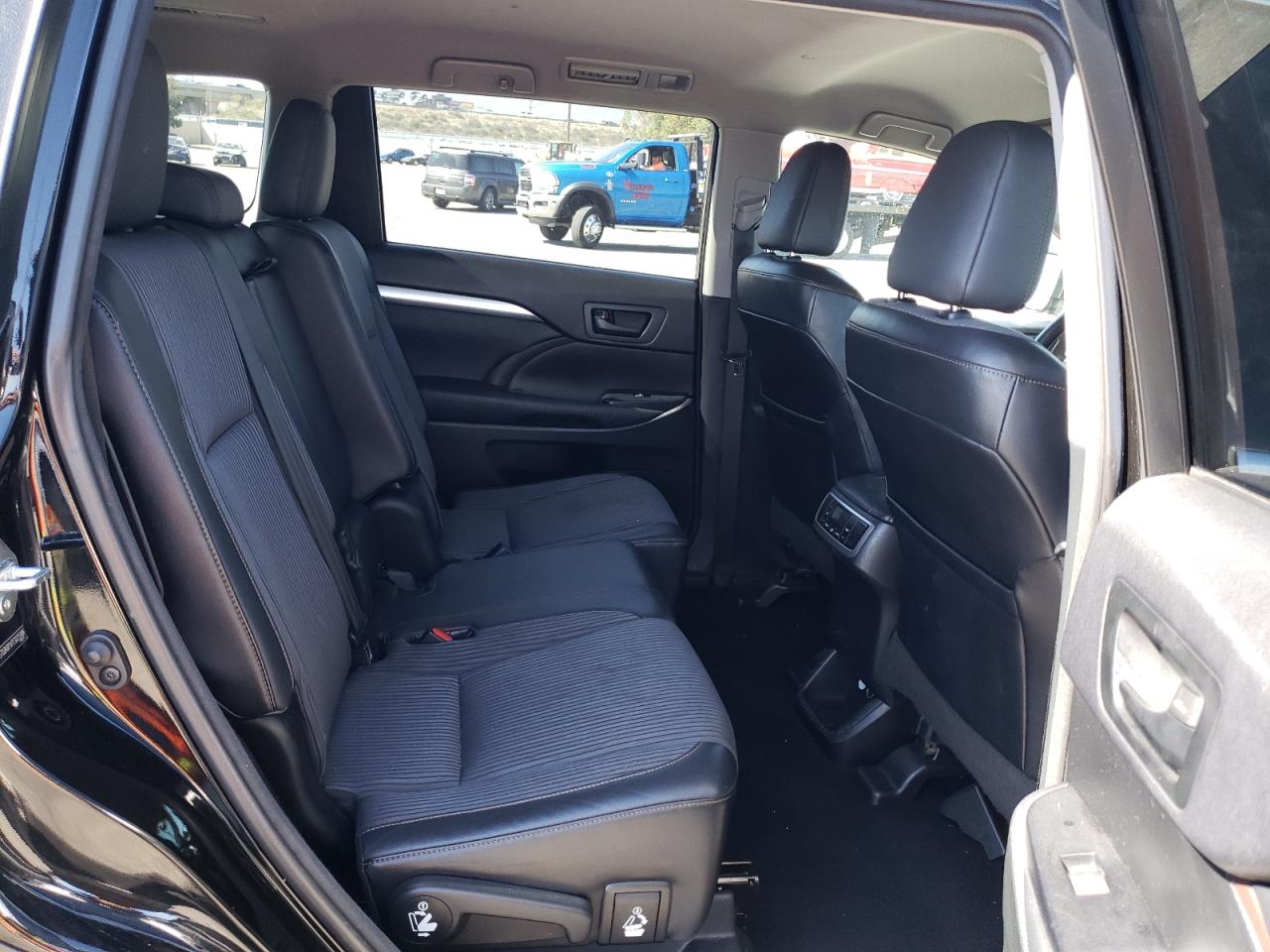 Photo 6 from auction – 2014 TOYOTA HIGHLANDER with VIN 5TDZKRFH7ES025906