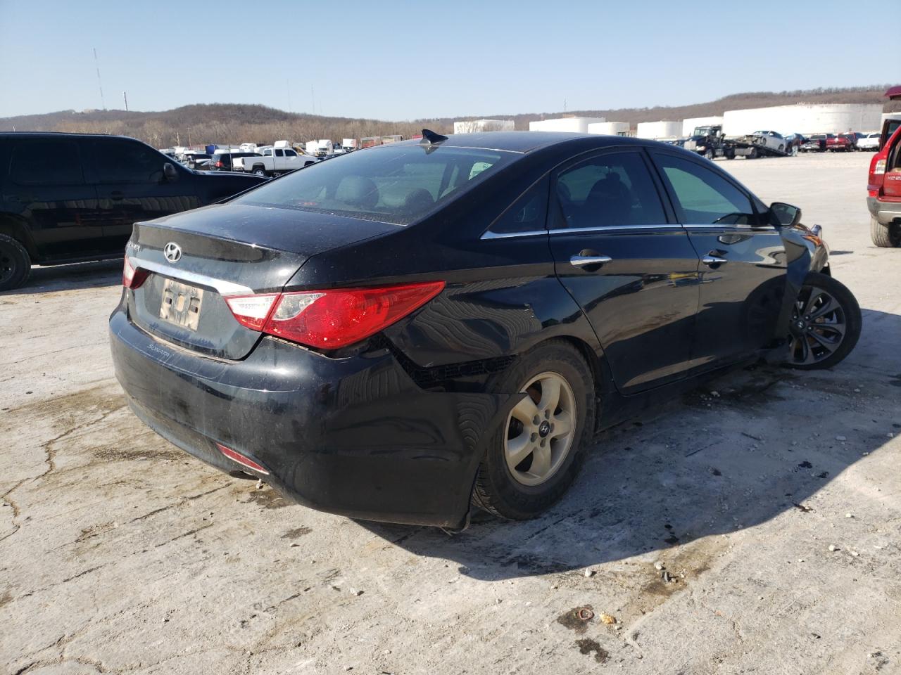 Photo 4 from auction – 2013 HYUNDAI SONATA SE with VIN 5NPEC4AC2DH807738