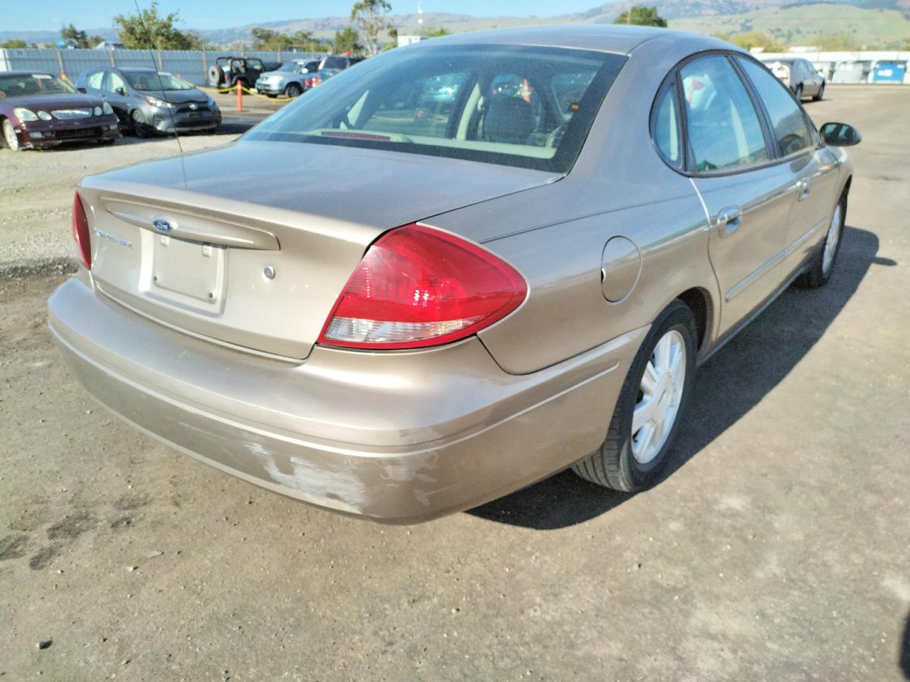 Photo 4 from auction – 2005 FORD TAURUS SEL with VIN 1FAFP56205A255489