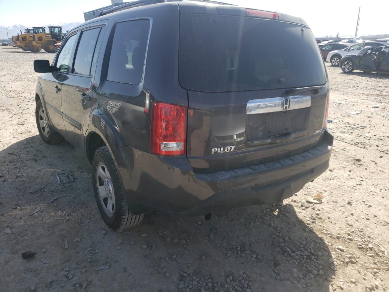 Photo 3 from auction – 2014 HONDA PILOT LX with VIN 5FNYF4H24EB053890