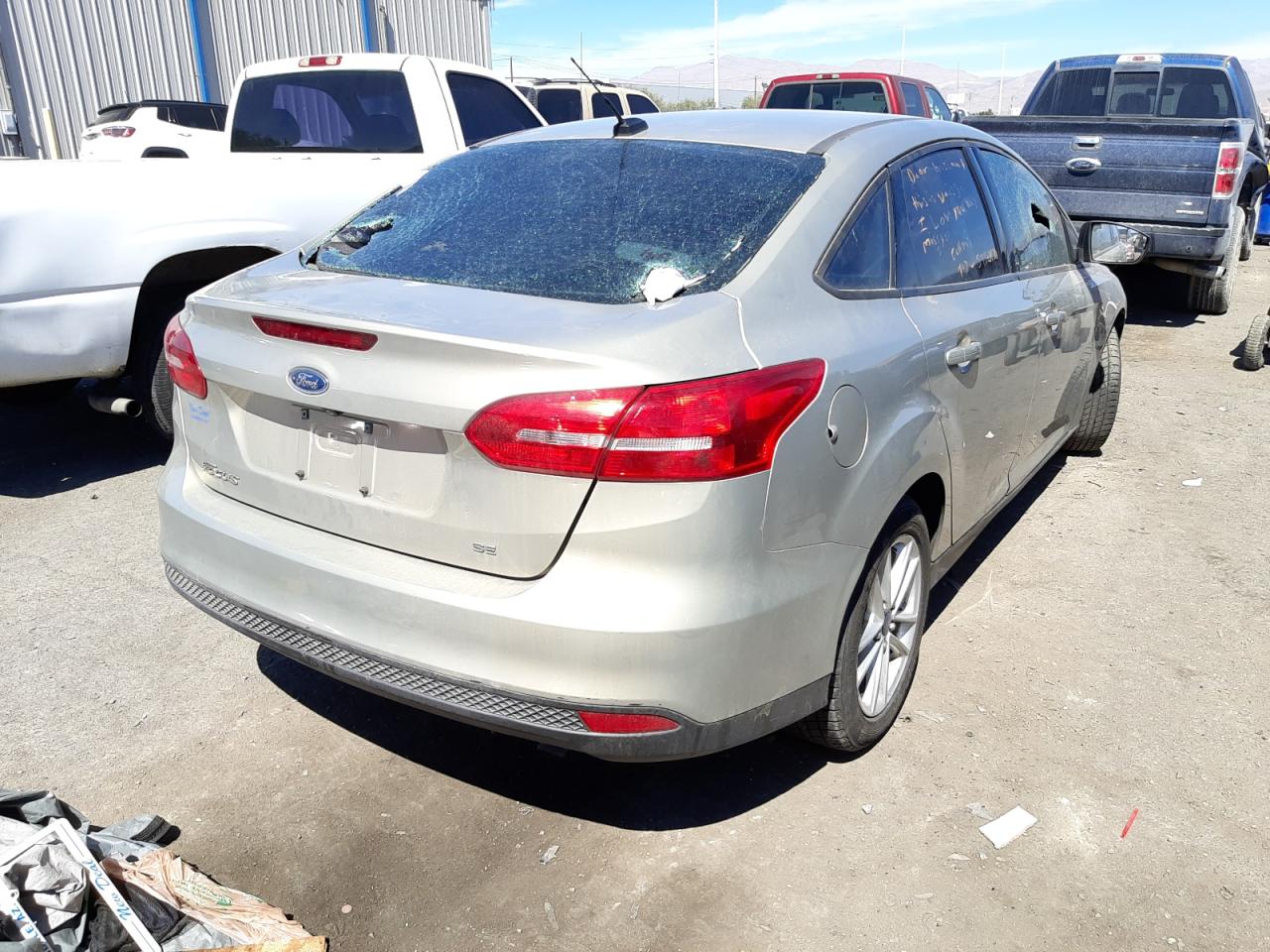 Photo 4 from auction – 2015 FORD FOCUS SE with VIN 1FADP3F21FL206187