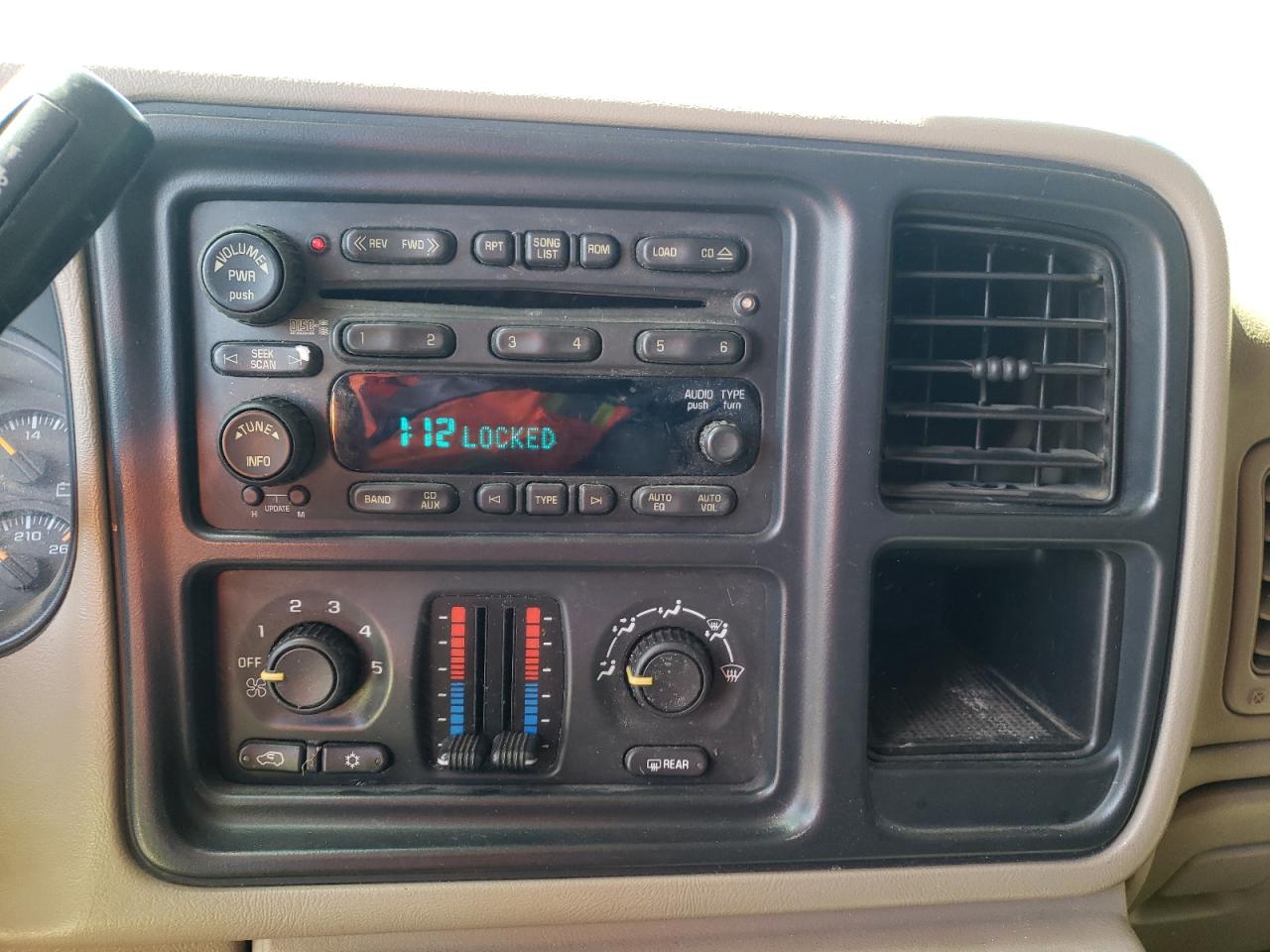 Photo 9 from auction – 2005 CHEVROLET SILVERADO with VIN 2GCEK13T051360277