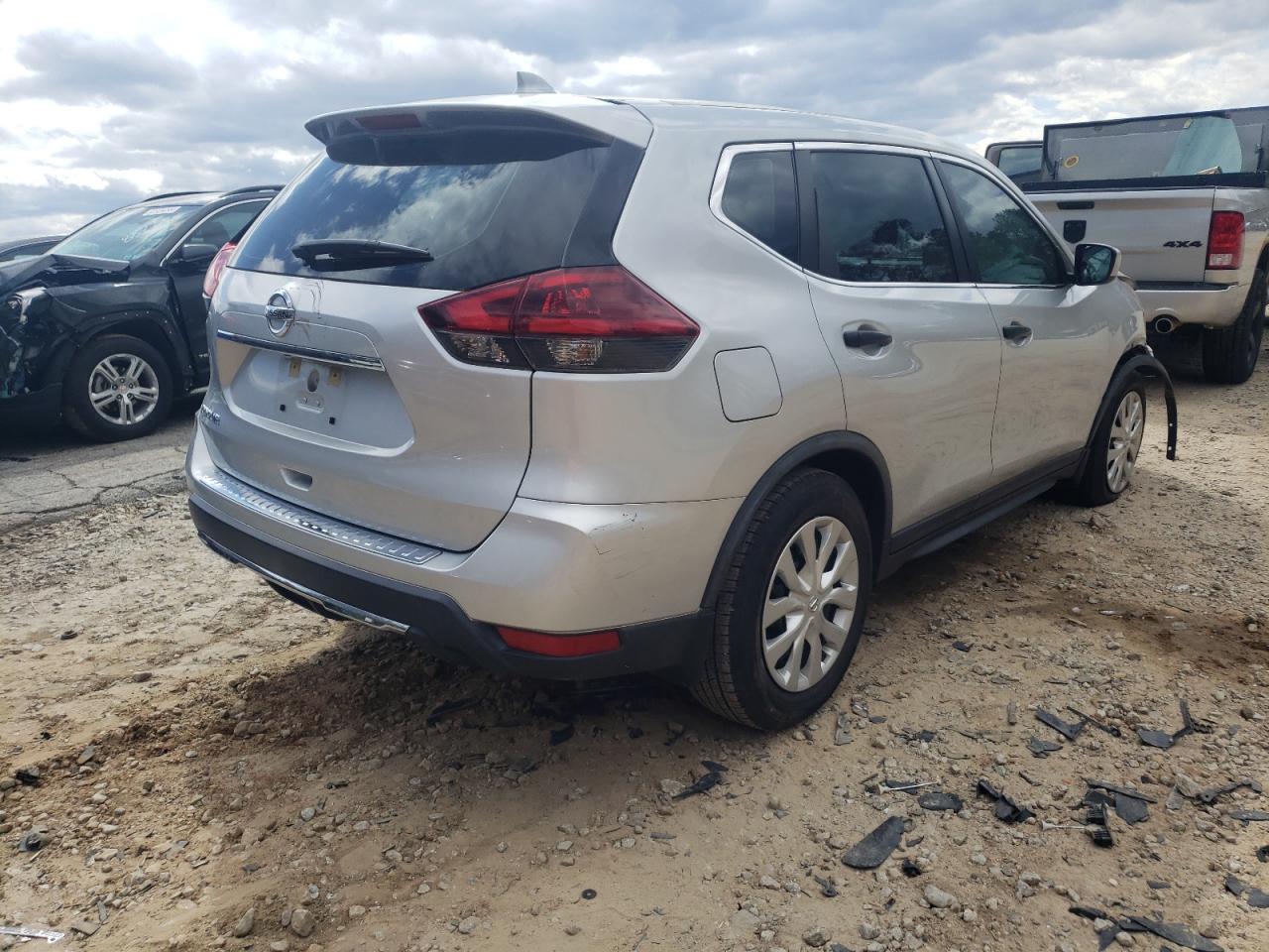 Photo 4 from auction – 2018 NISSAN ROGUE S with VIN KNMAT2MT6JP531207