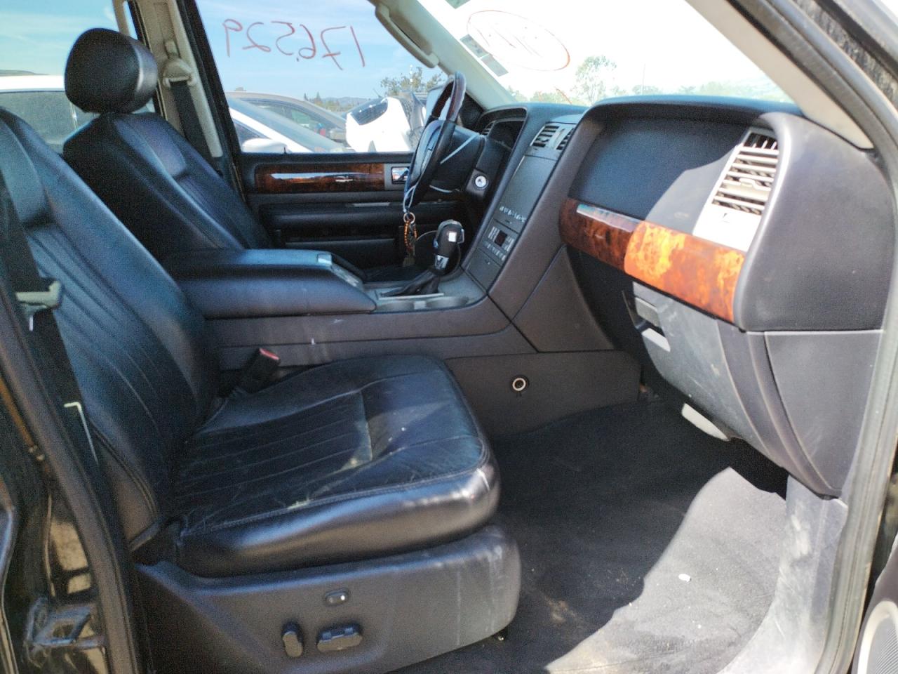 Photo 5 from auction – 2003 LINCOLN NAVIGATOR with VIN 5LMFU27R83LJ37035