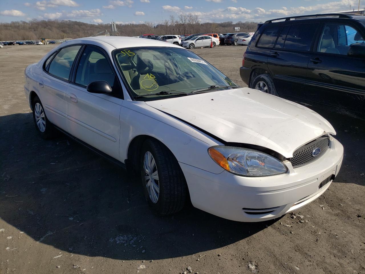 FORD TAURUS SE 2005 with VIN 1FAFP53U75A225928 - Photo from auction