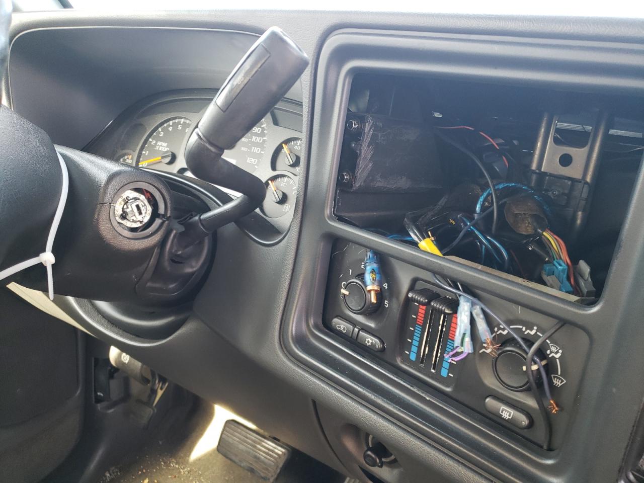 Photo 9 from auction – 2004 CHEVROLET SILVERADO with VIN 1GCGC23U04F166974
