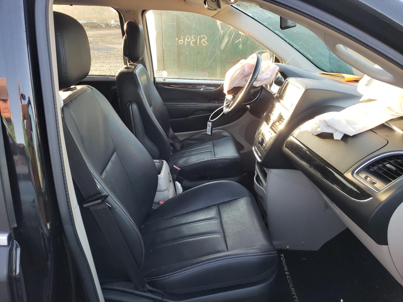 Photo 5 from auction – 2015 CHRYSLER TOWN & COU with VIN 2C4RC1BG2FR603108