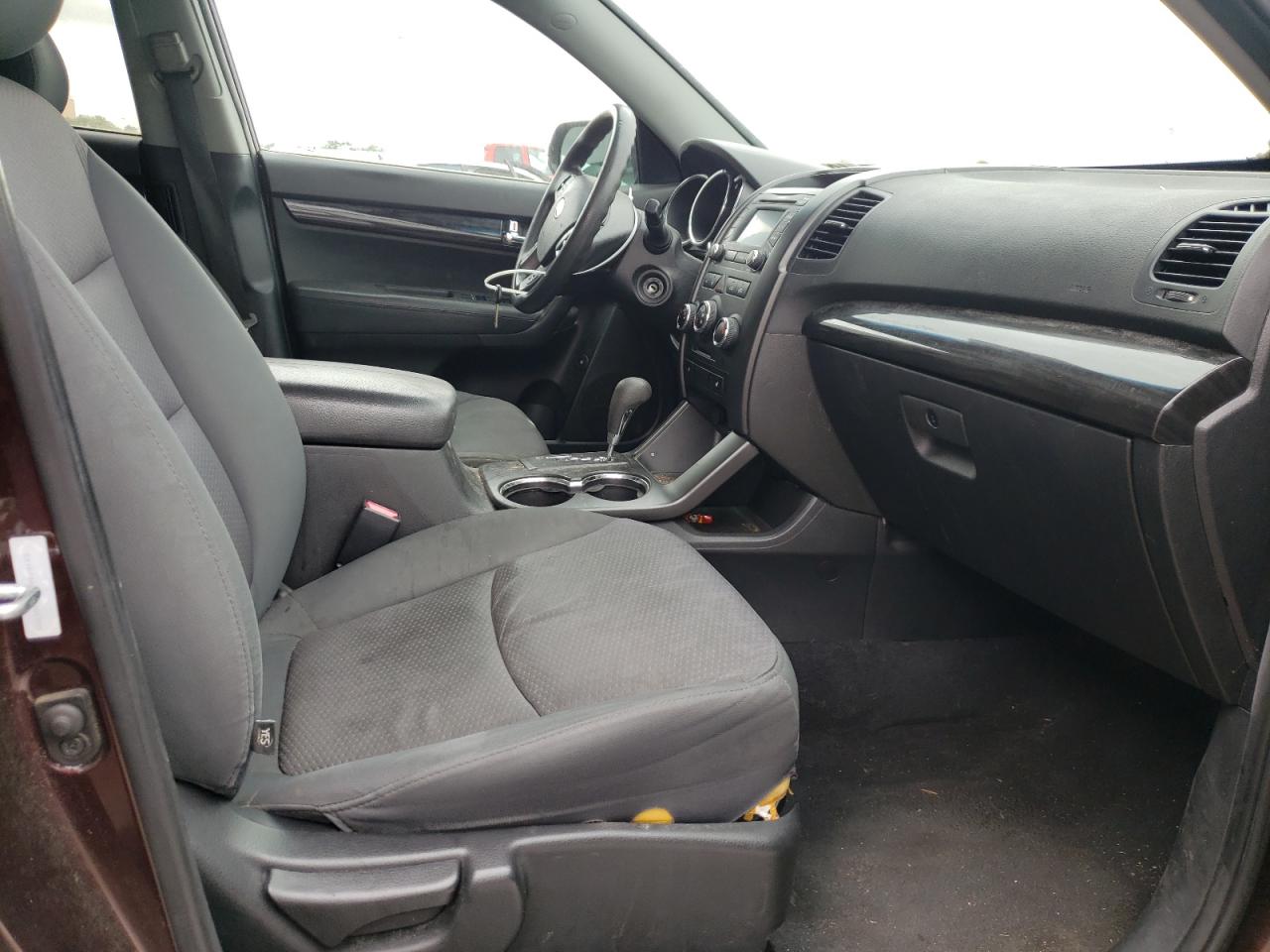 Photo 5 from auction – 2013 KIA SORENTO LX with VIN 5XYKT4A60DG386705