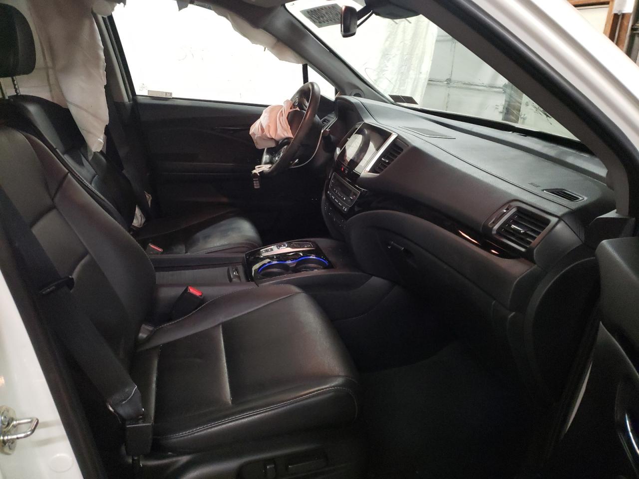 Photo 5 from auction – 2017 HONDA PILOT TOUR with VIN 5FNYF6H96HB095832