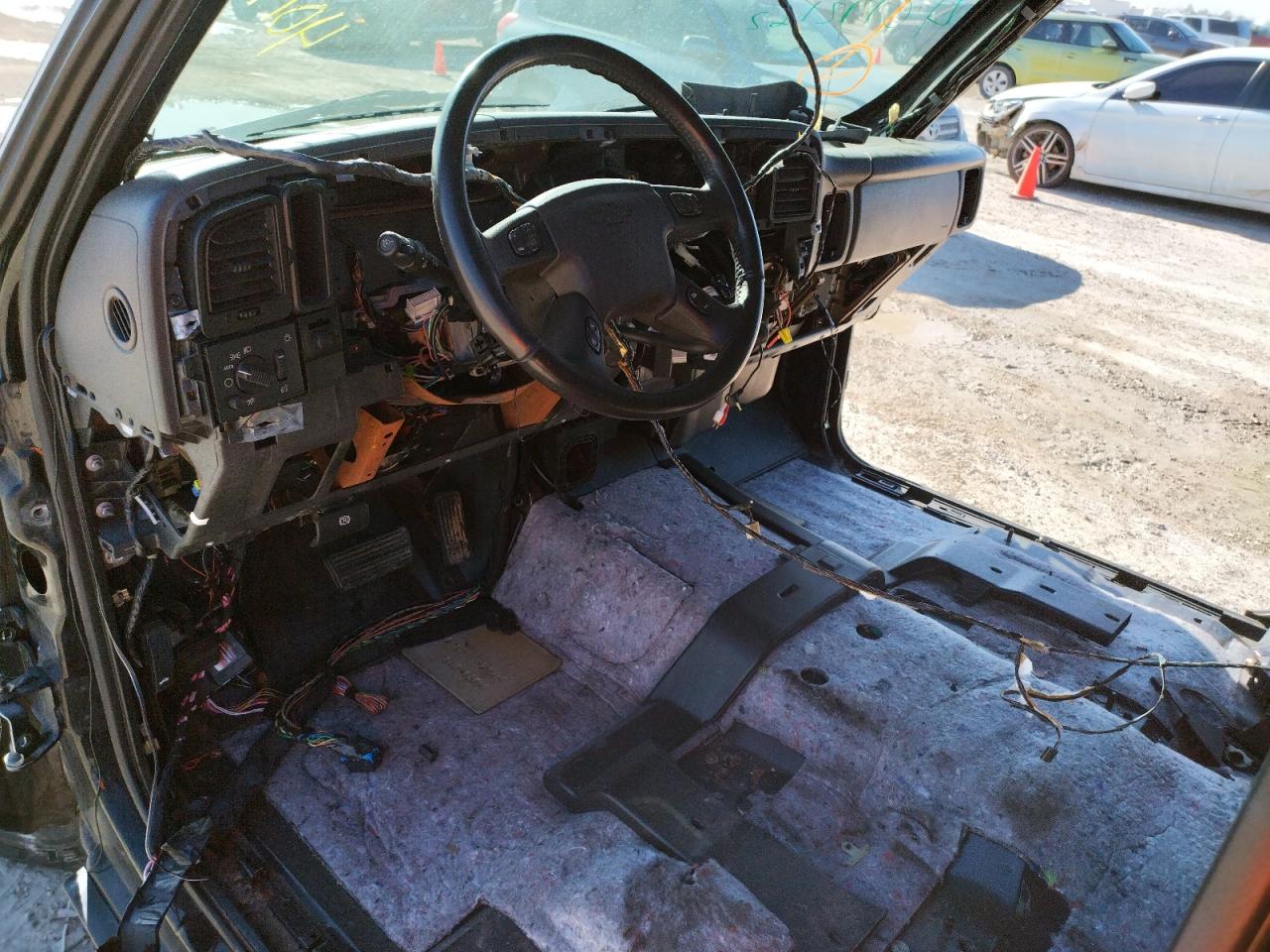 Photo 10 from auction – 2003 CHEVROLET SILVERADO with VIN 2GCEK19N931396605