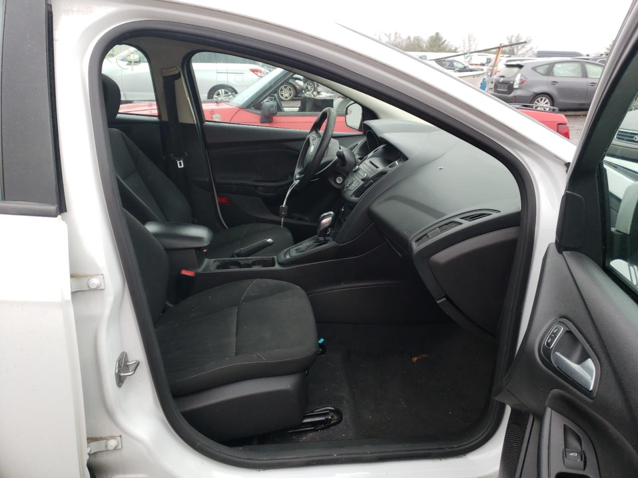 Photo 5 from auction – 2015 FORD FOCUS SE with VIN 1FADP3K26FL213948