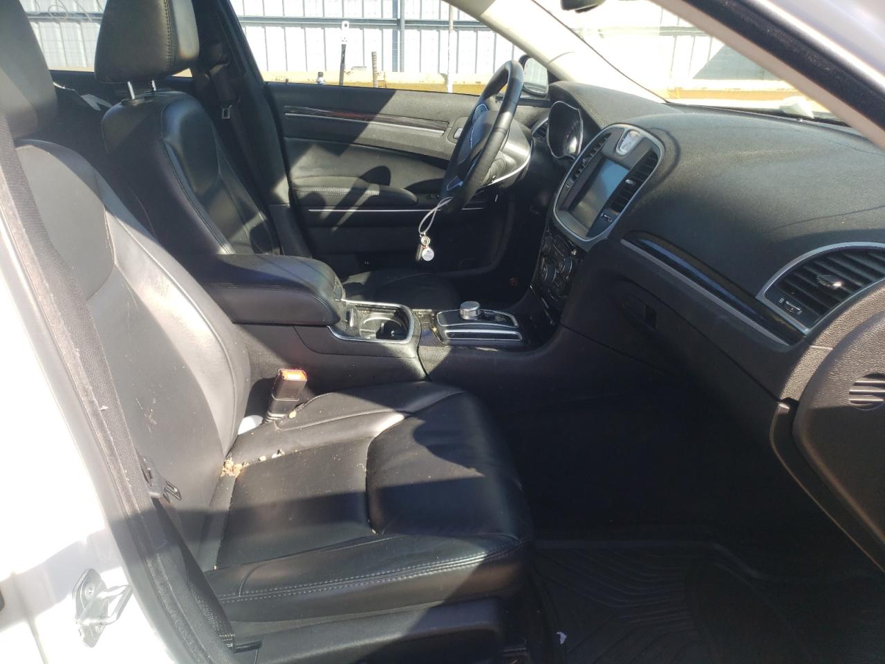 Photo 16 from auction – 2016 CHRYSLER 300 LIMITE with VIN 2C3CCAAG2GH224399