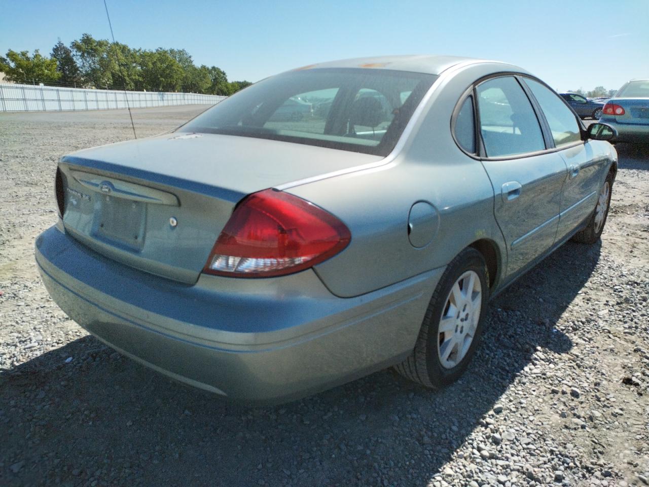Zdjęcie 4 z aukcji – 2006 FORD TAURUS SE z VIN 1FAHP53U46A199265