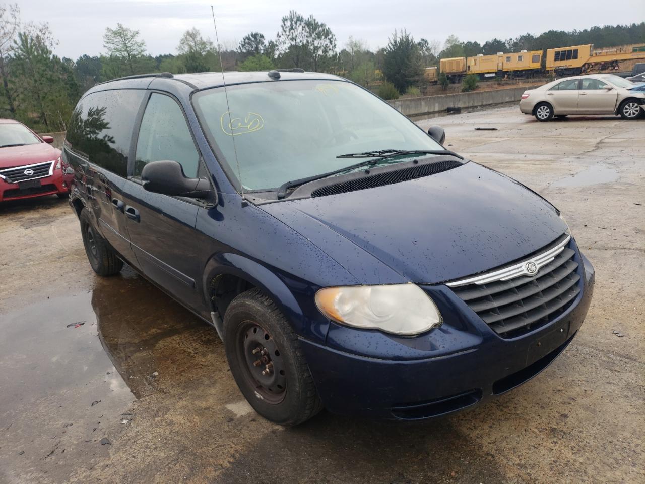 CHRYSLER TOWN AND C 2005 with VIN 2C4GP44R55R597282 - Photo from auction