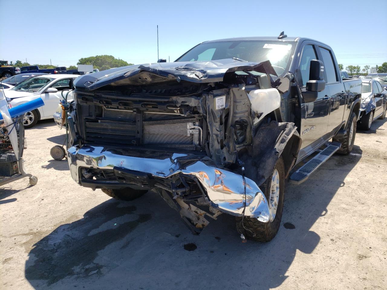 Photo 2 from auction – 2020 CHEVROLET SILVERADO with VIN 1GC4YNEY6LF324917